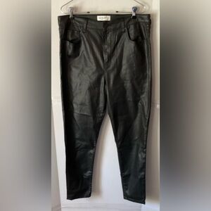 Abercrombie & Fitch black Leather-Look super skinny ankle high rise 33/16R pants